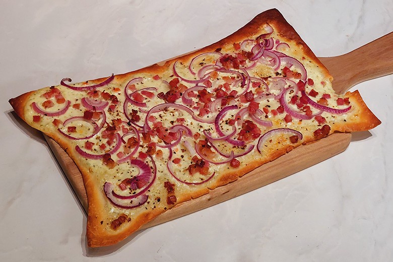 Klassischer Flammkuchen