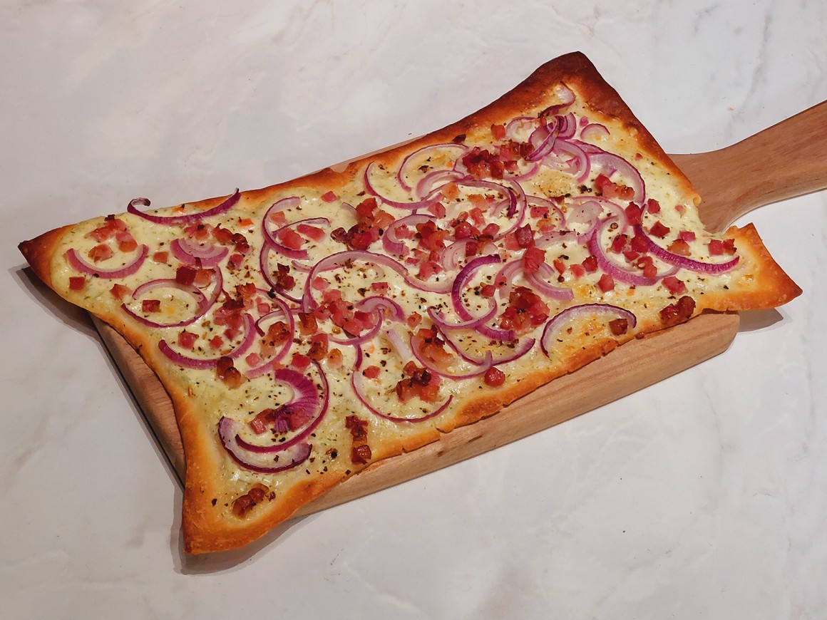 Klassischer Flammkuchen