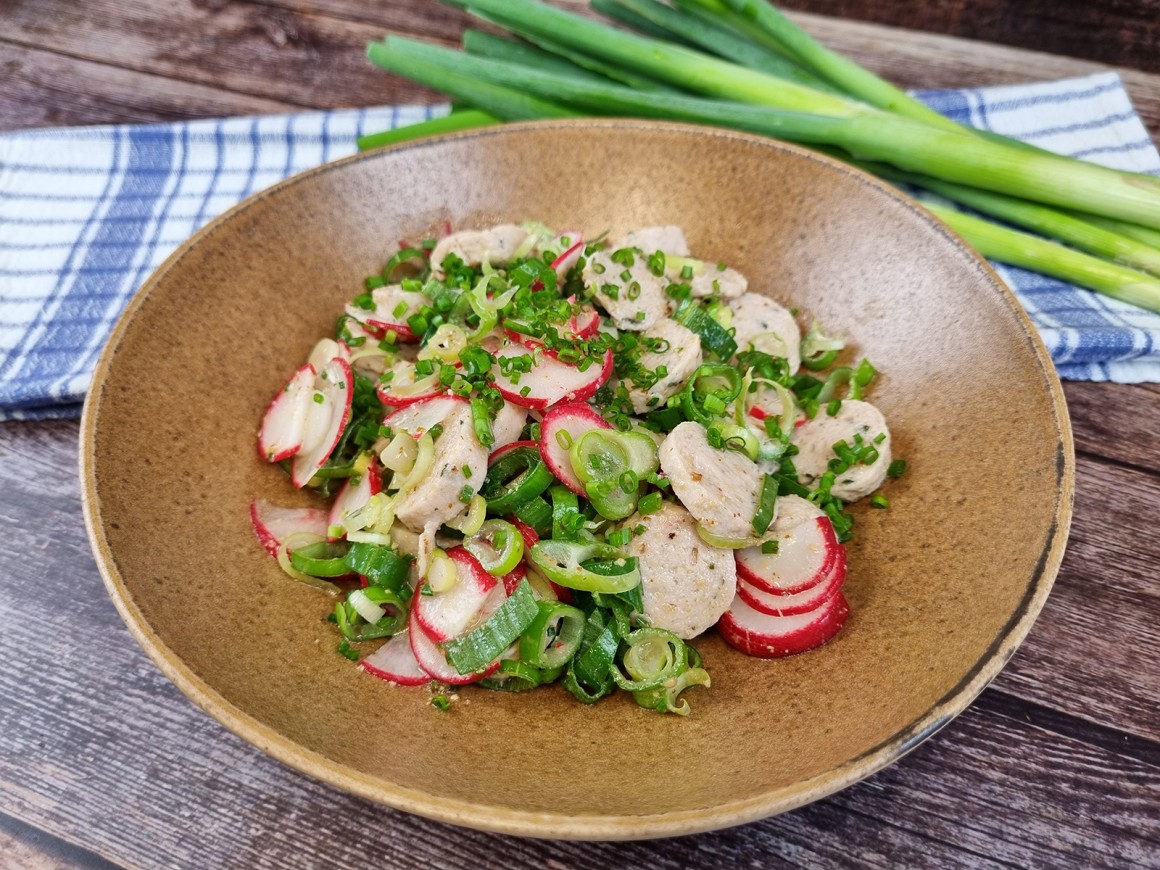 Weißwurstsalat mit Radieschen