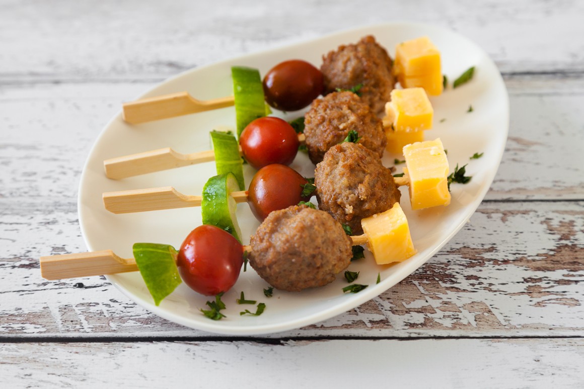 Partyspieße mit Hackbällchen