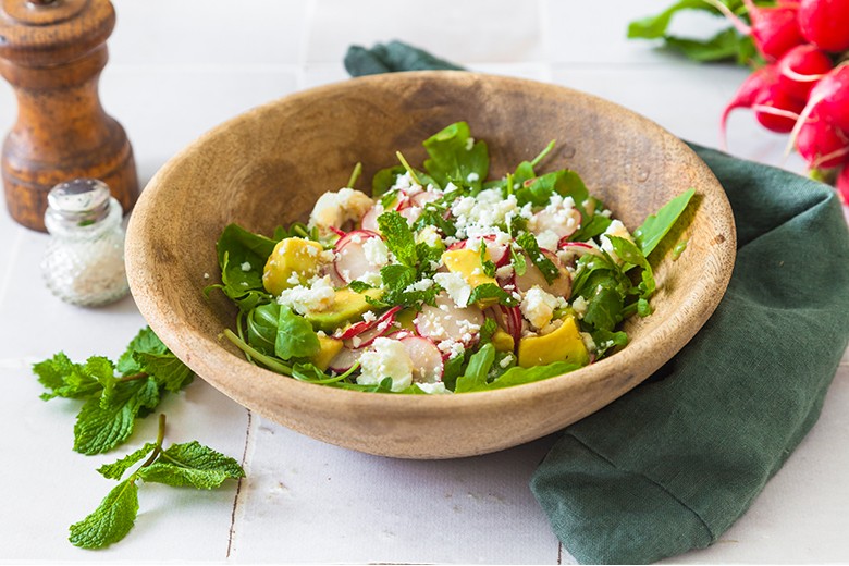 Radieschen-Avocado-Salat mit Feta und Minze