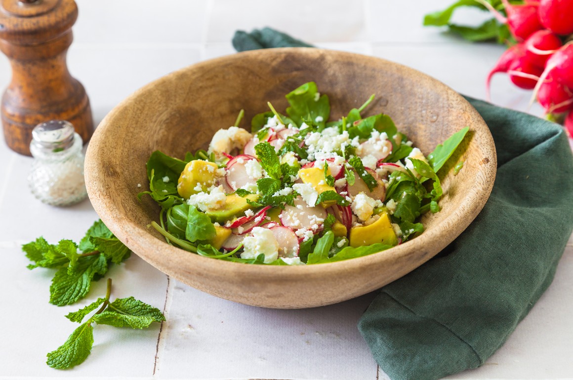 Radieschen-Avocado-Salat mit Feta und Minze