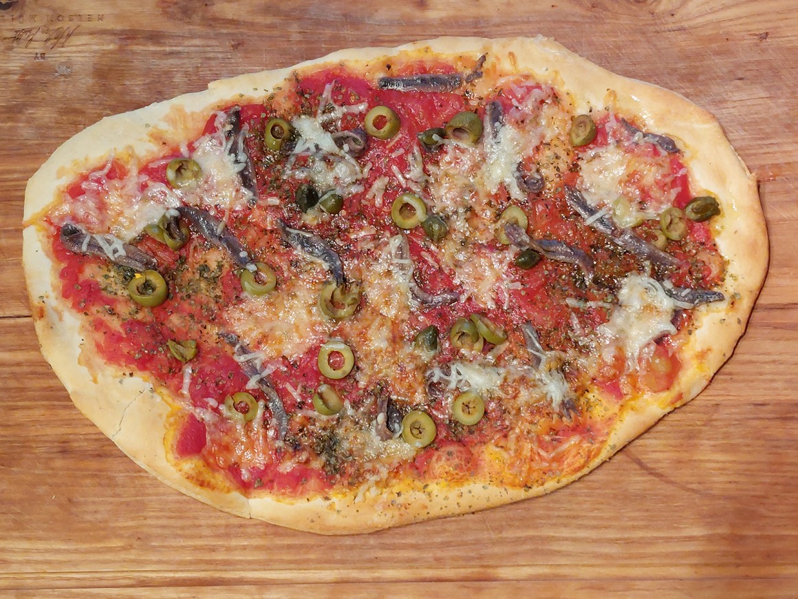 Sardellenpizza mit Kapern