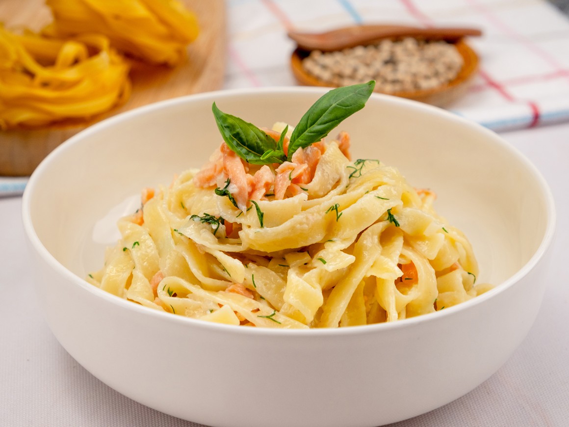 Tagliatelle mit Räucherlachs