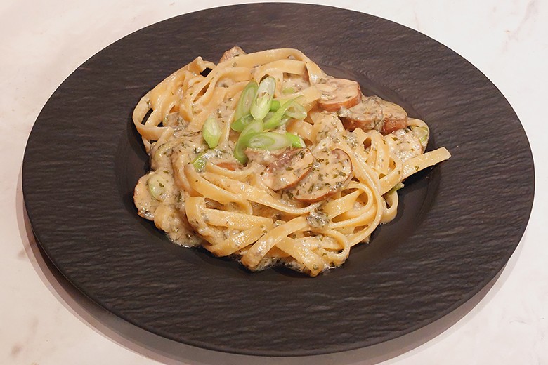 Linguine mit Gorgonzola-Champignonsoße