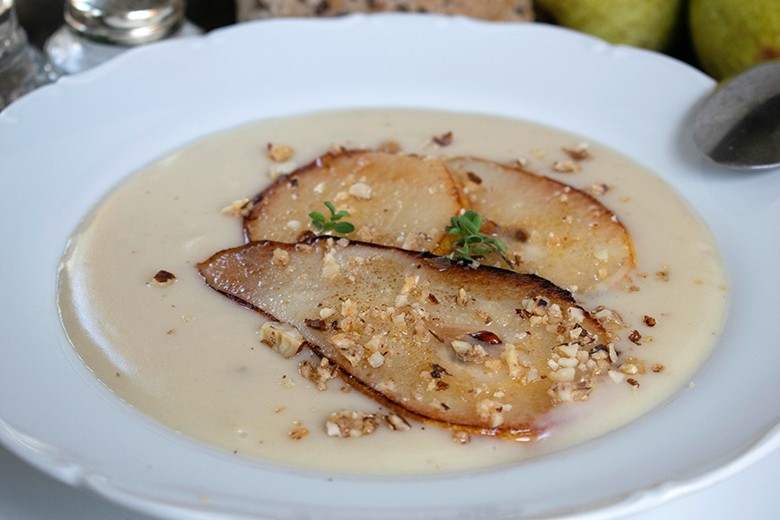 Pastinakensuppe mit Birne
