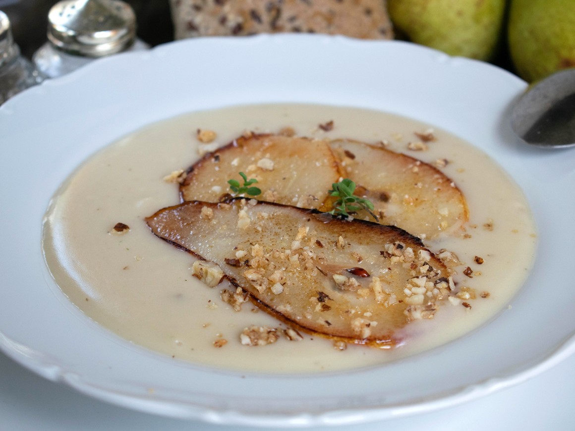 Pastinakensuppe mit Birne
