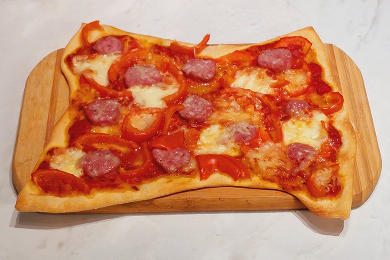Paprika-Salsiccia-Pizza