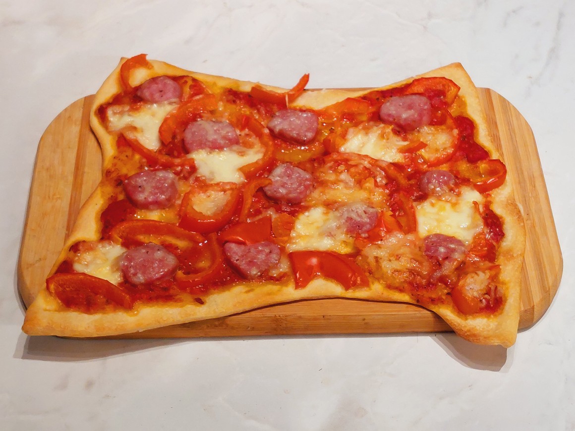 Paprika-Salsiccia-Pizza