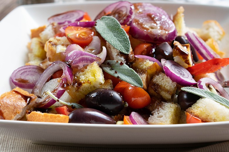 Mediterraner Brotsalat