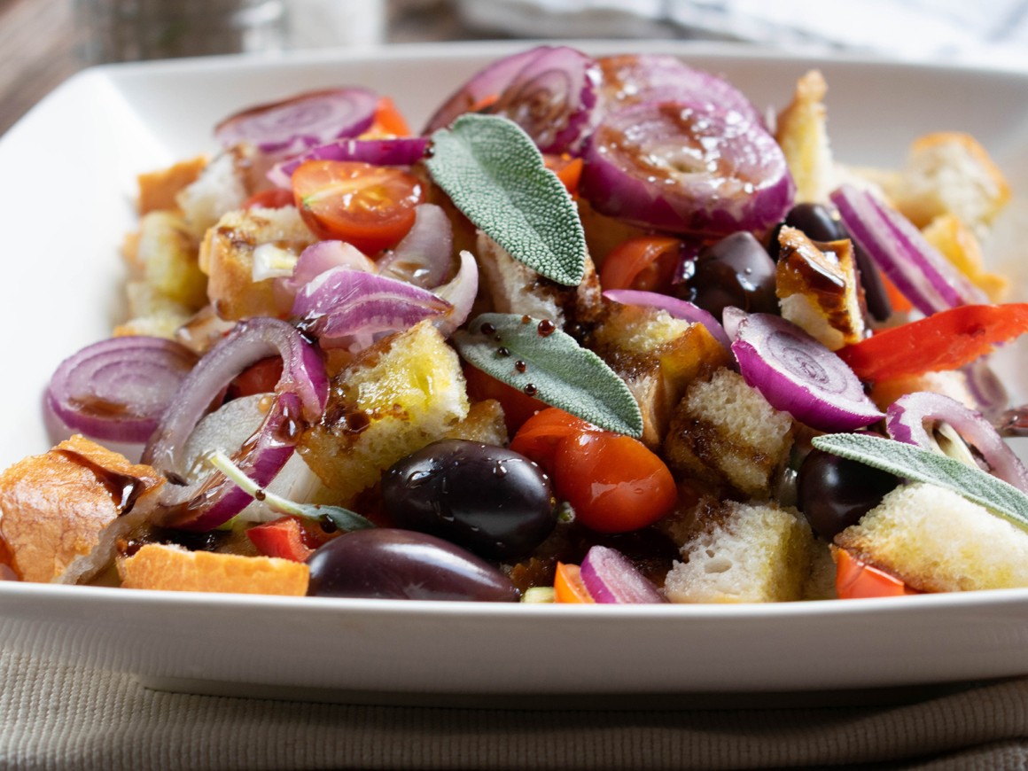 Mediterraner Brotsalat
