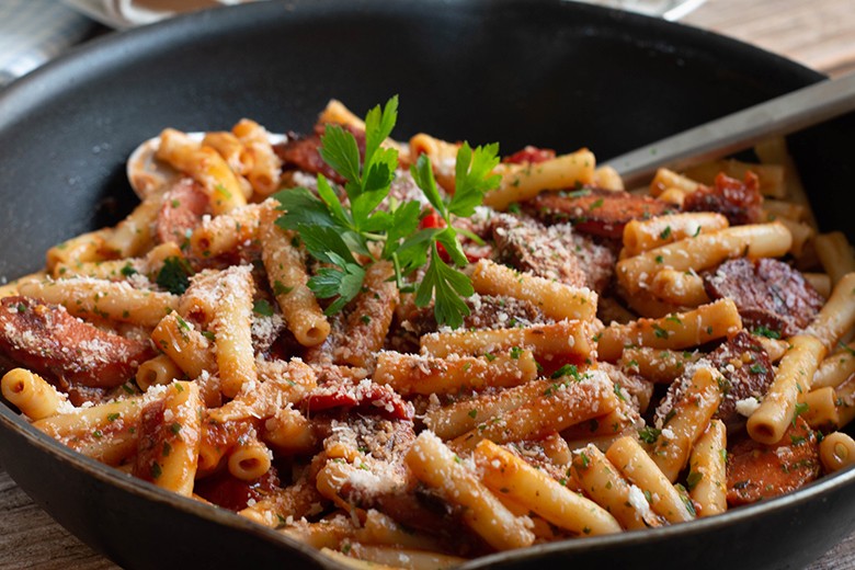 Makkaroni mit Wurst und Ricotta