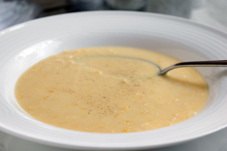 Käsesuppe mit Mais