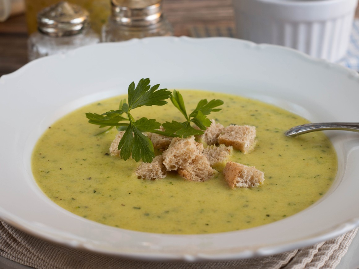 Gelbe Zucchinicremesuppe
