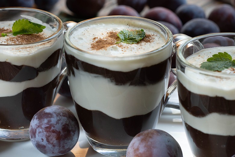 Joghurt mit Pflaumen