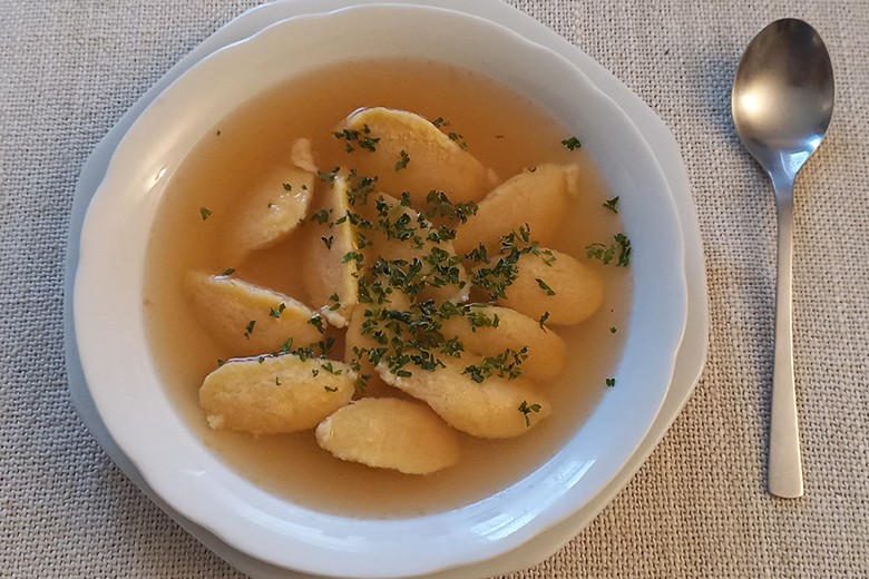 Grießklößchensuppe