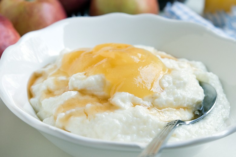 Grießbrei mit Apfelmus