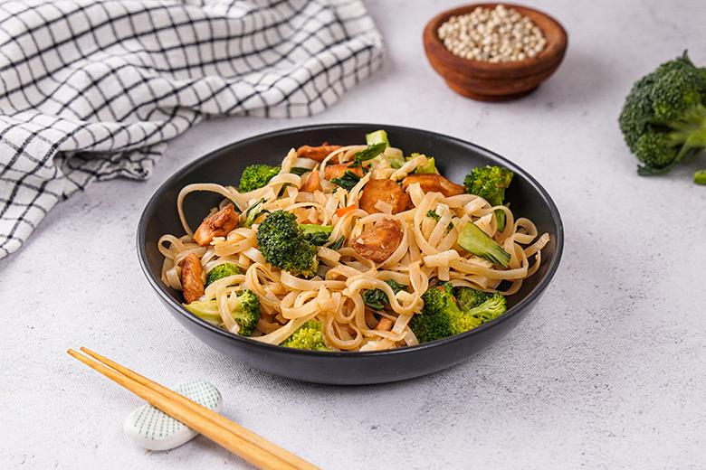 Pho Xao Ga - vietnamesische Reisnudelpfanne