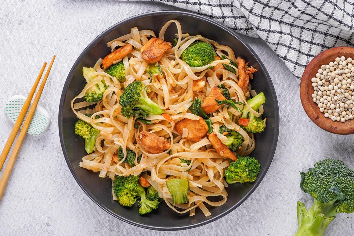 Pho Xao Ga - vietnamesische Reisnudelpfanne