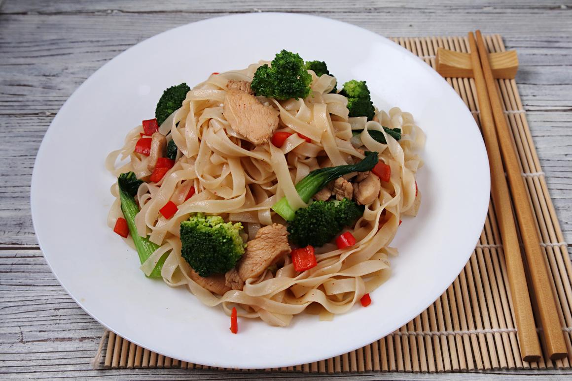 Pho Xao Ga - vietnamesische Reisnudelpfanne