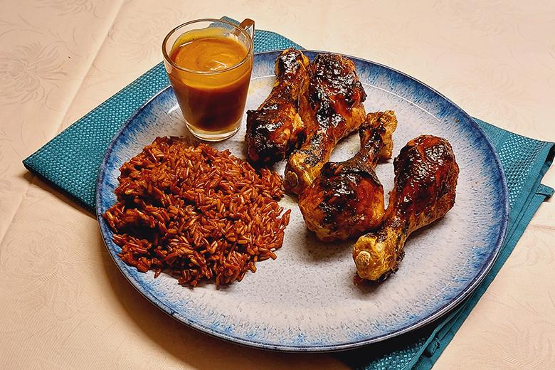Drumsticks mit rotem Reis