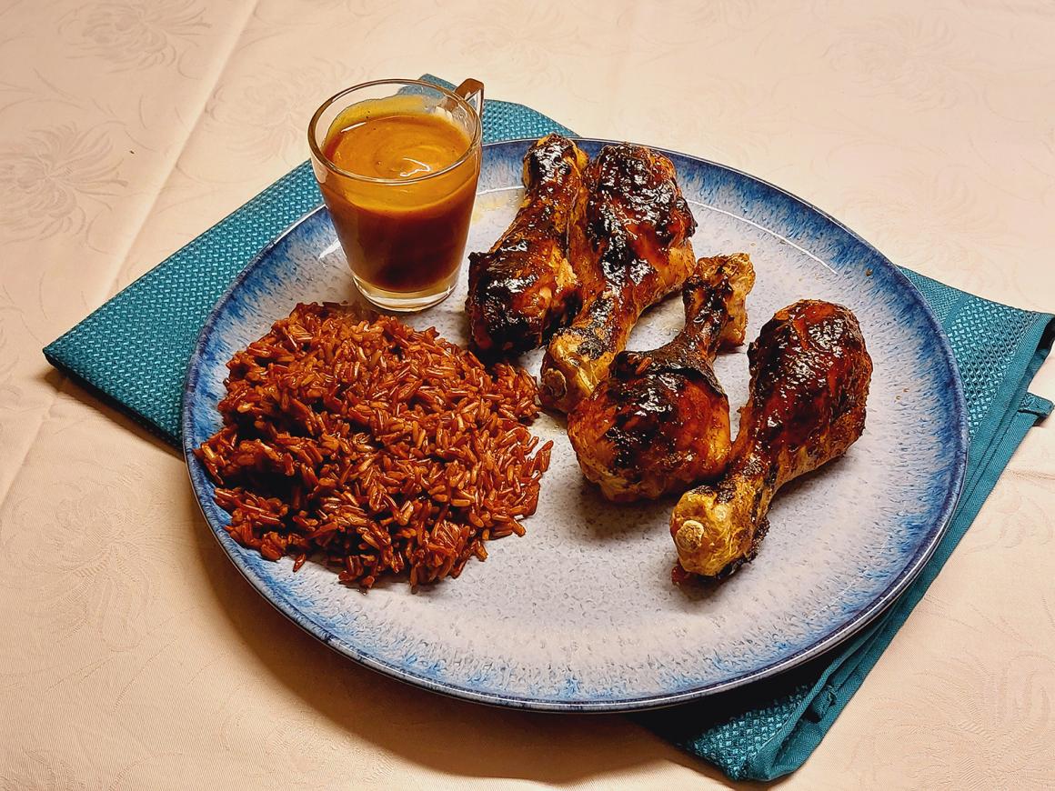 Drumsticks mit rotem Reis