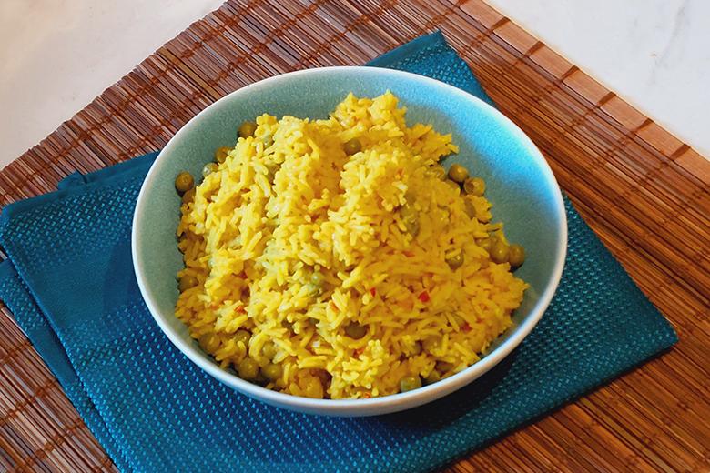 Curry-Reis mit Erbsen