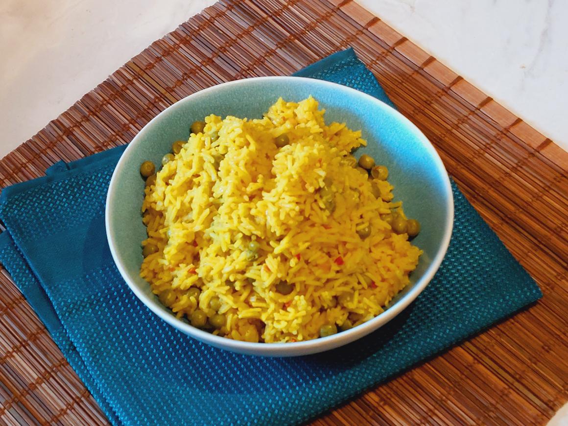 Curry-Reis mit Erbsen