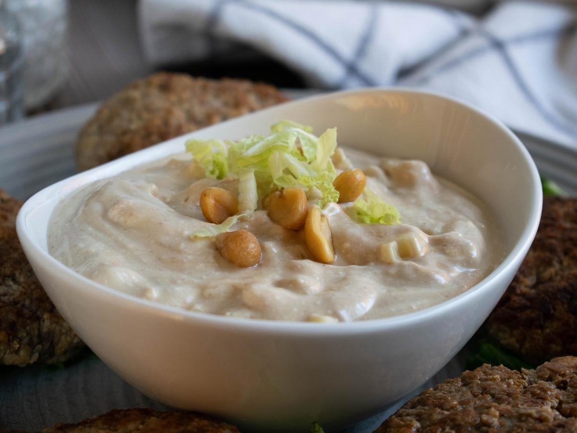 Cheddar-Erdnuss-Dip