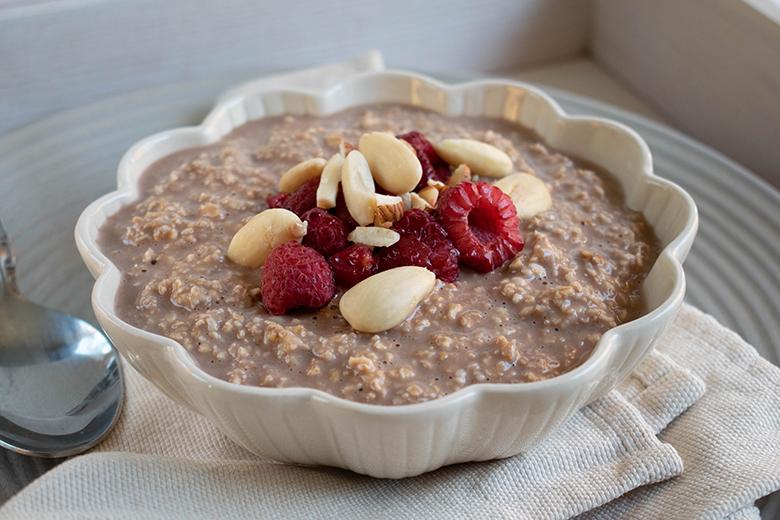 Schokopudding-Oats mit Himbeeren