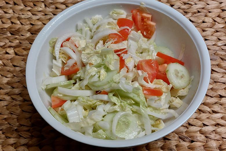 Chinakohl-Gurken-Salat in Japan-Dressing