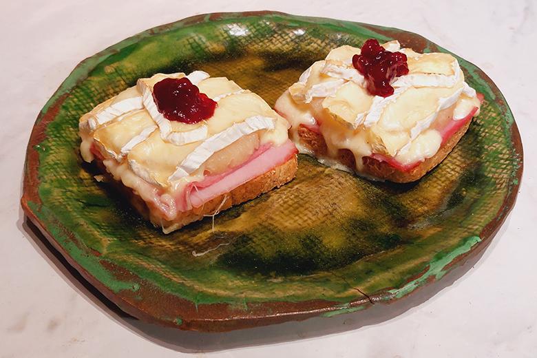 Toast Hawaii mit Camembert