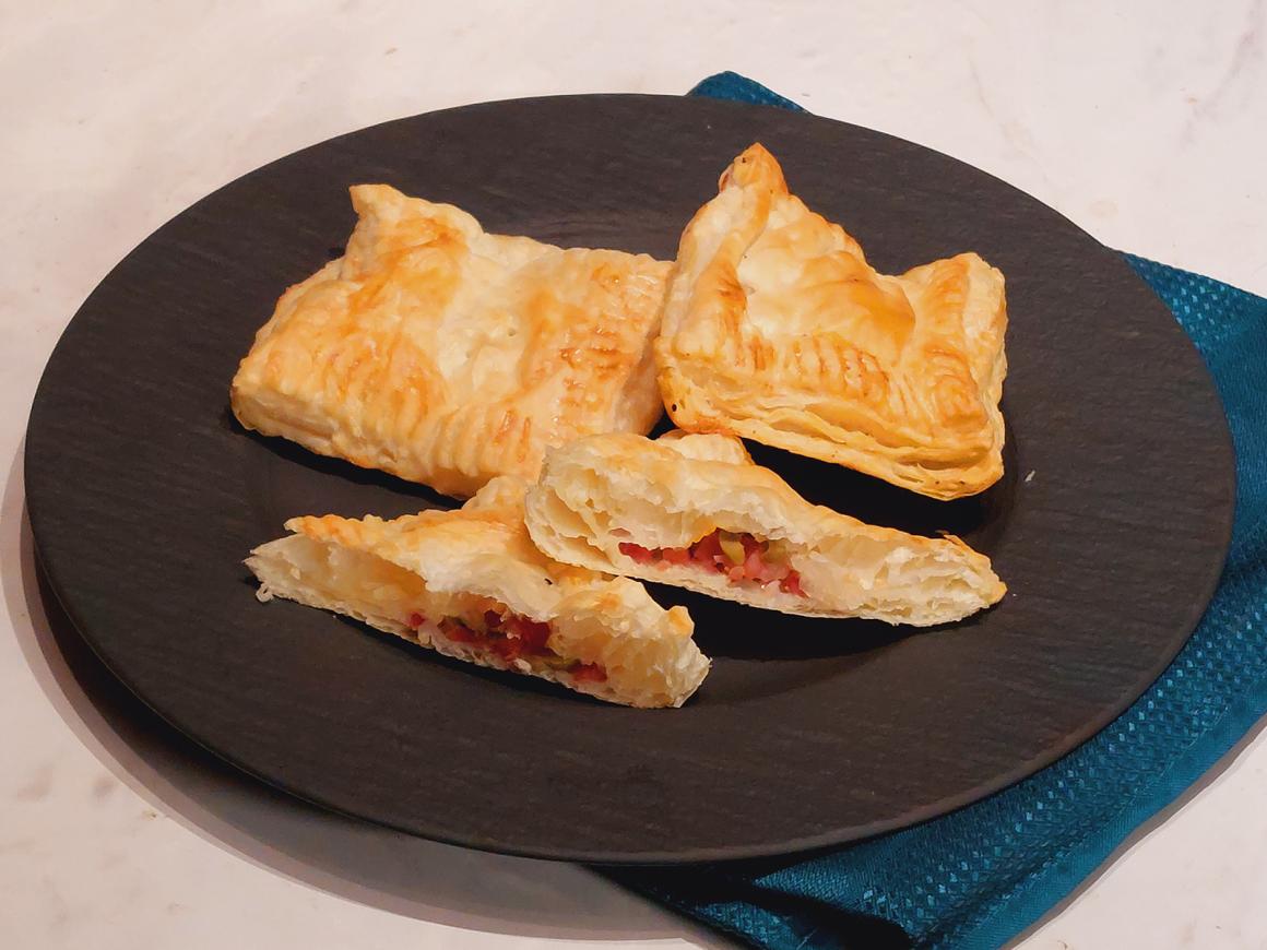 Blätterteigtaschen mit Speck