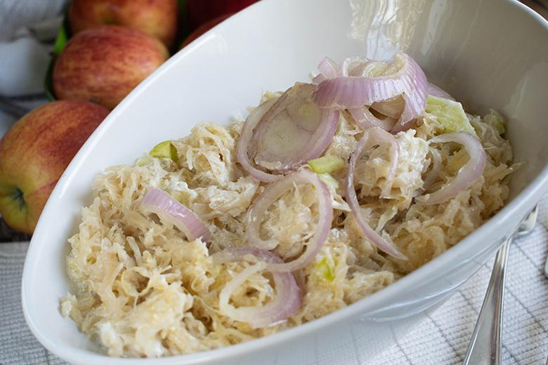Sauerkrautsalat mit Apfel