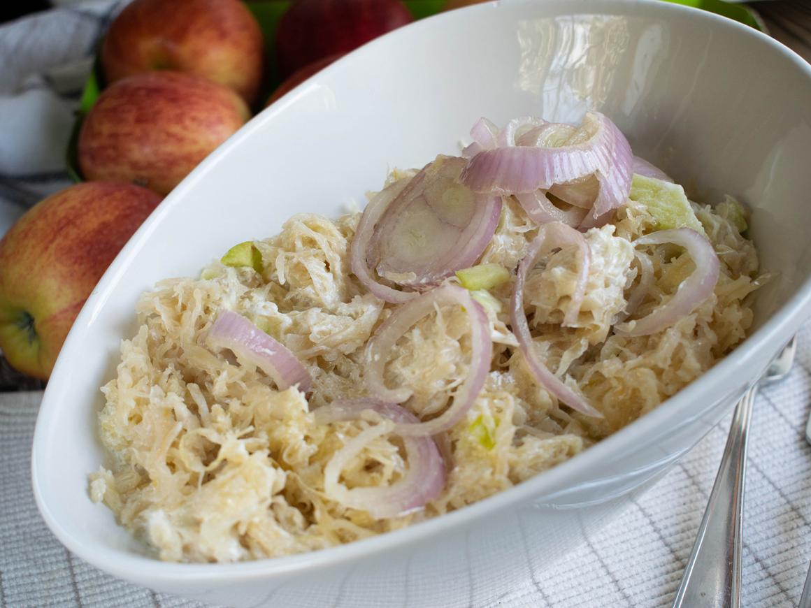 Sauerkrautsalat mit Apfel