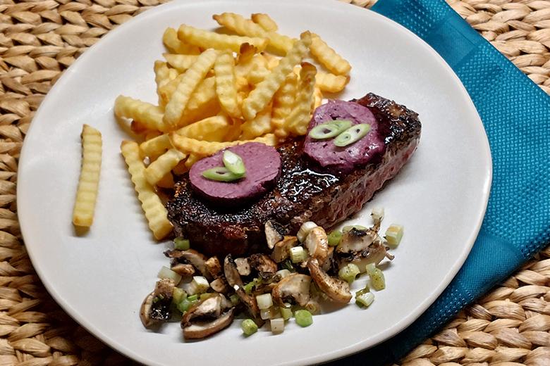 Pfeffer-Rumpsteak mit Rotwein-Butter