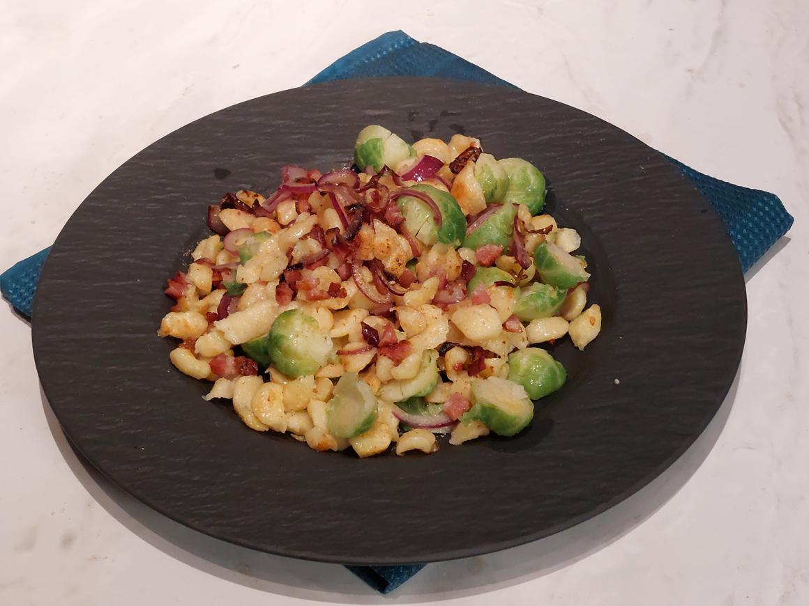 Spätzle mit Rosenkohl