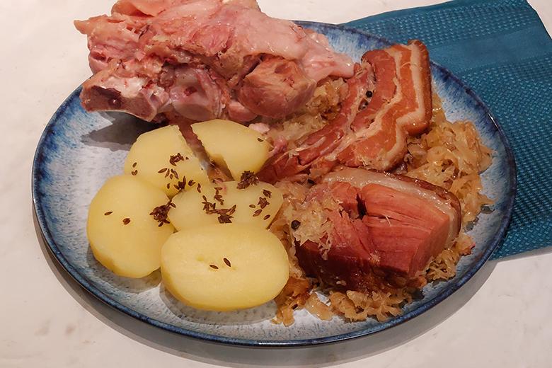 Sauerkraut mit Eisbein im Schnellkochtopf