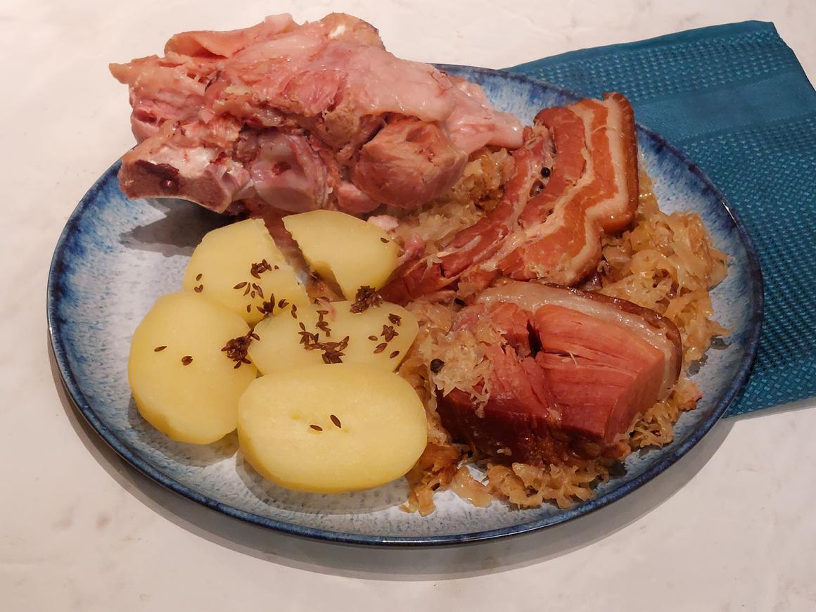 Sauerkraut mit Eisbein im Schnellkochtopf