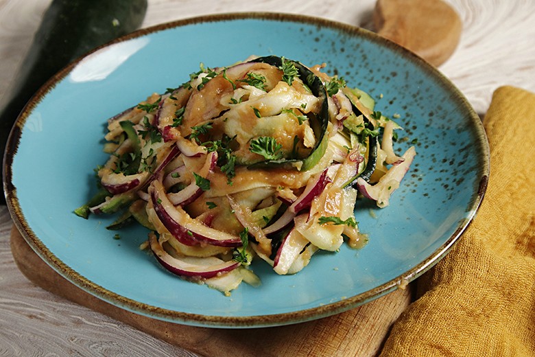 Rohköstliche Zucchini-Spaghetti