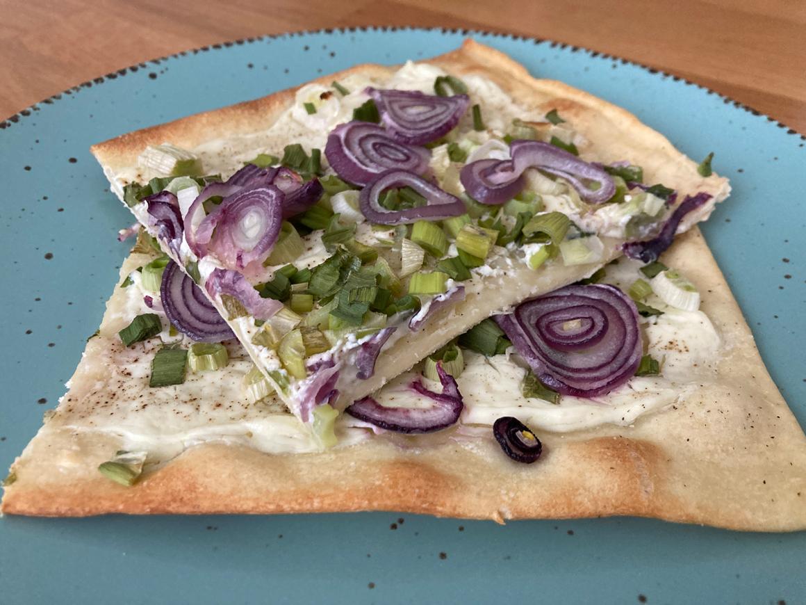 Vegetarischer Flammkuchen