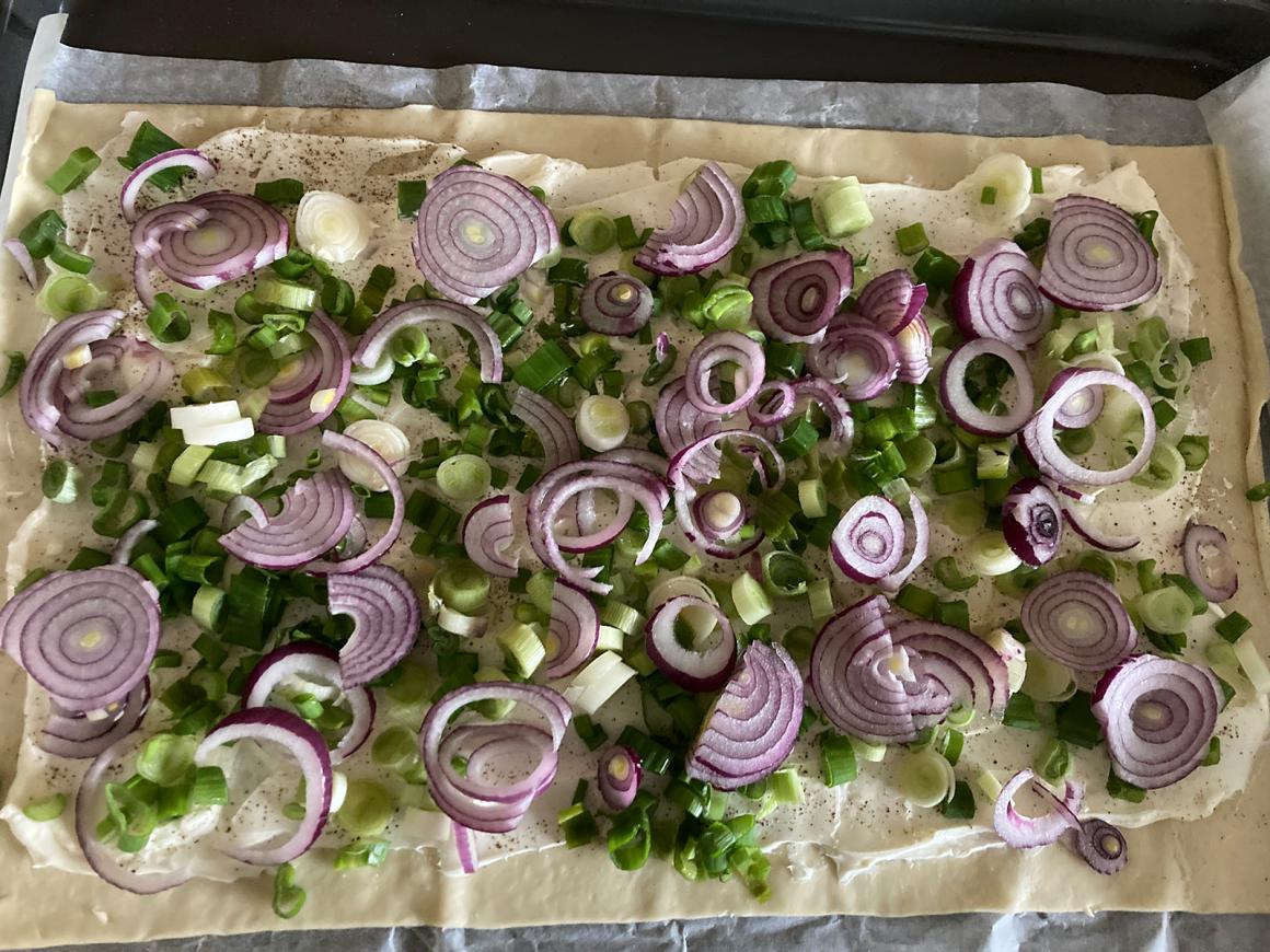 Vegetarischer Flammkuchen