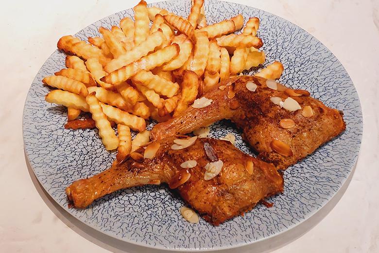 Hühnerschlegel mit Mandeln aus der Heißluftfritteuse