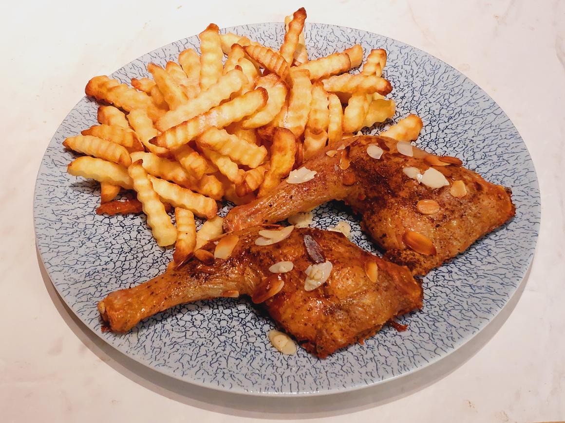 Hühnerschlegel mit Mandeln aus der Heißluftfritteuse