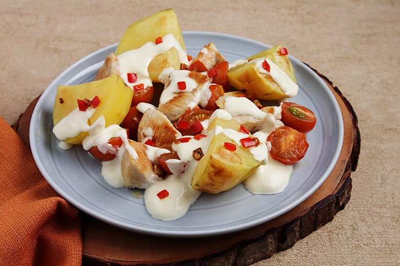 Chili-Hähnchen mit Ofenkartoffeln
