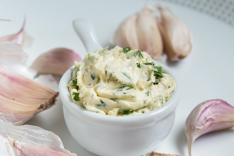 Kräuterbutter mit Knoblauch