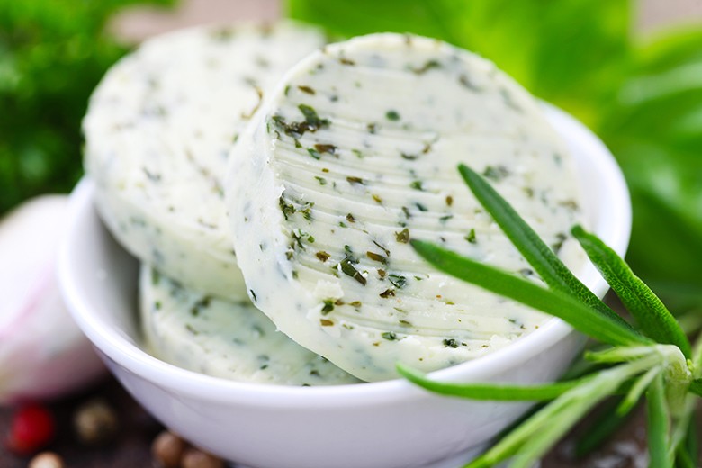 Kräuterbutter mit Zitrone