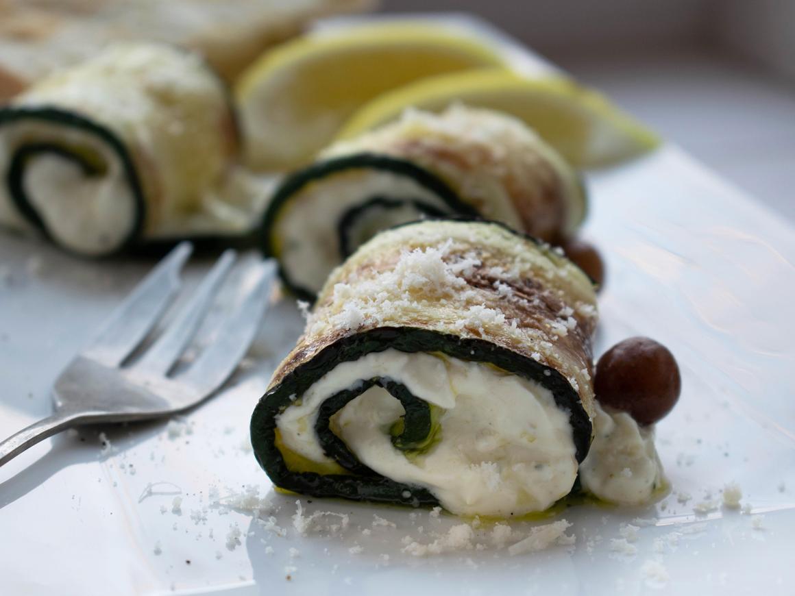 Zucchini-Ricotta-Röllchen