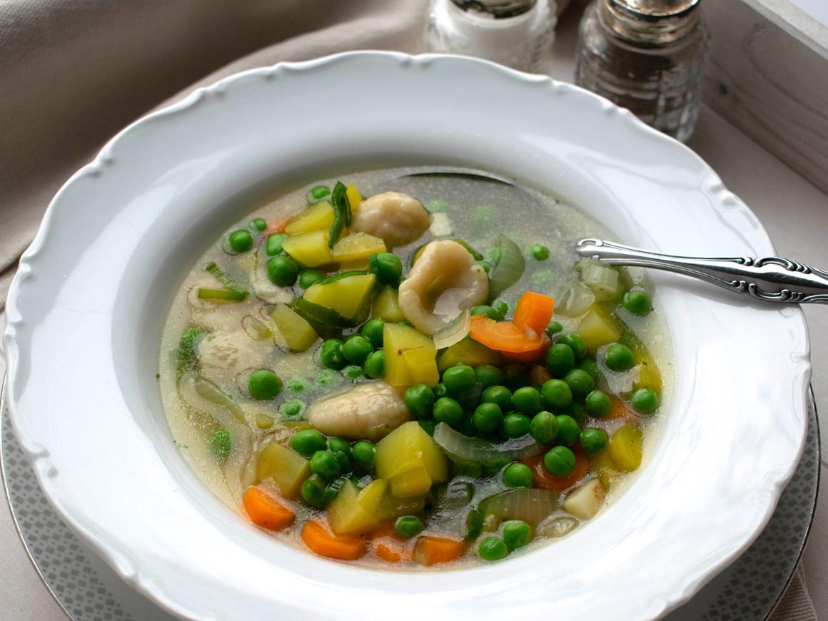 Erbsen-Nudel-Suppe