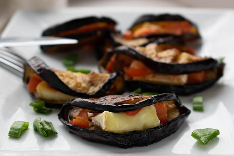 Auberginensnacks mit Tomate und Minze